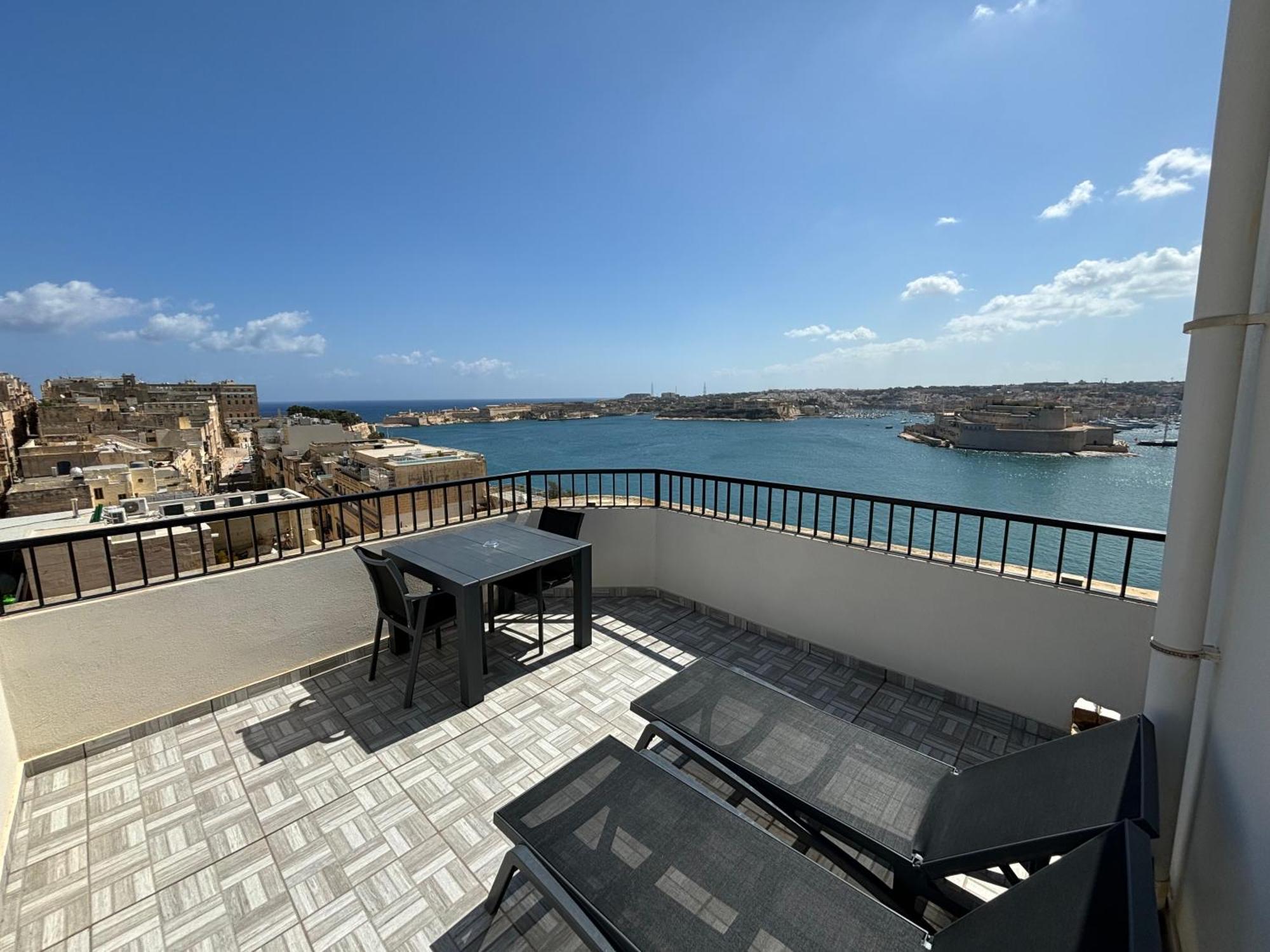 Grand Harbour Hotel Valletta Exteriör bild